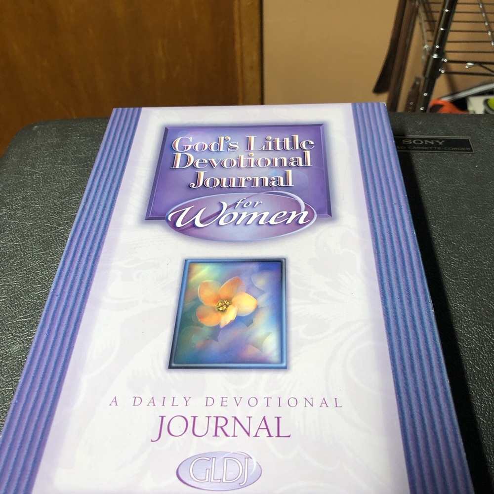 God's Little Devotional Journal for Women - Lavender Daily Devotional